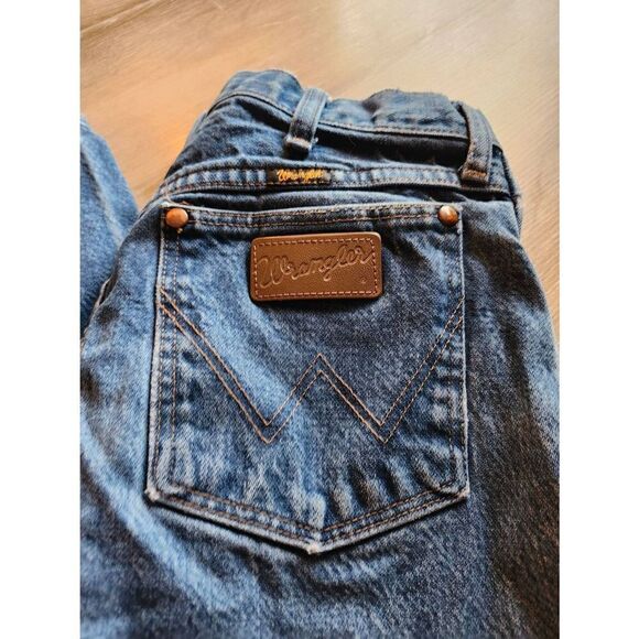 Distressed Soft Vintage Wranglers 32 x 32 - Picture 3 of 9